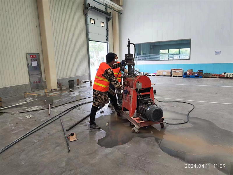 南城厂房地面下沉塌陷注浆加固施工